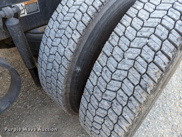 image for item LP9153 2018 Peterbilt 579  semi truck