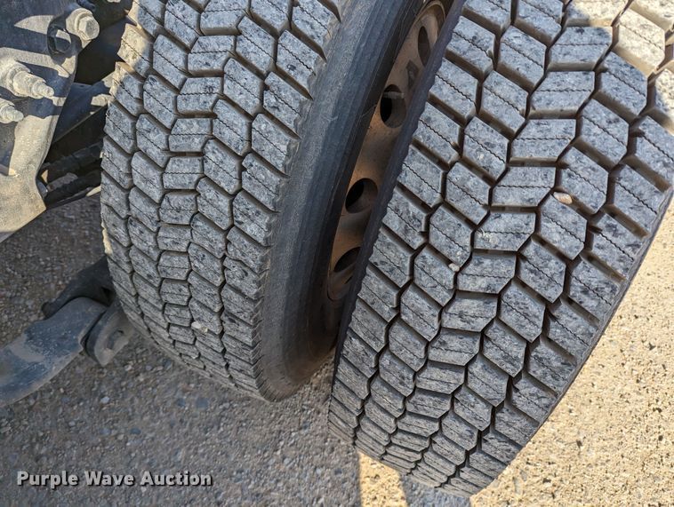 image for item LP9153 2018 Peterbilt 579  semi truck