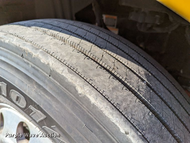 image for item LP9153 2018 Peterbilt 579  semi truck