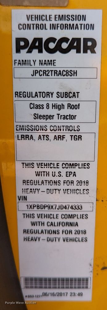 image for item LP9153 2018 Peterbilt 579  semi truck