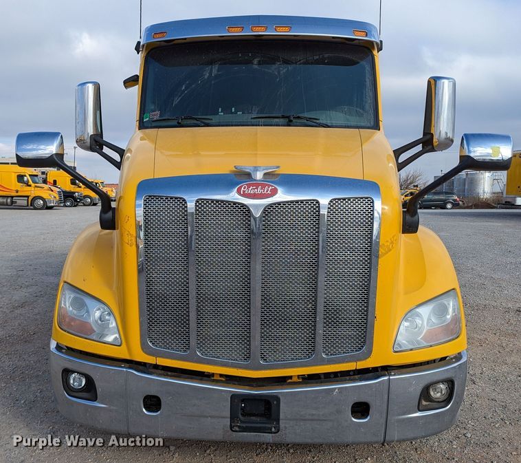 image for item LP9154 2016 Peterbilt 579 semi truck