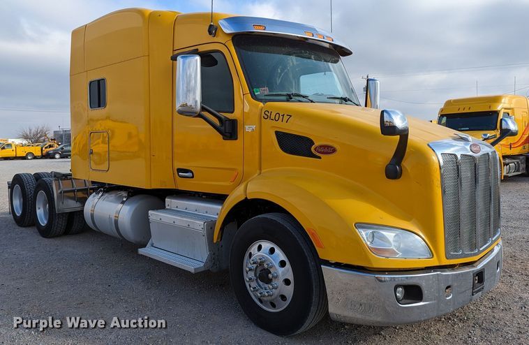 image for item LP9154 2016 Peterbilt 579 semi truck