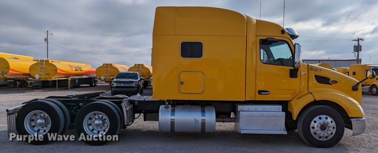 image for item LP9154 2016 Peterbilt 579 semi truck