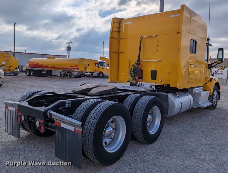 image for item LP9154 2016 Peterbilt 579 semi truck