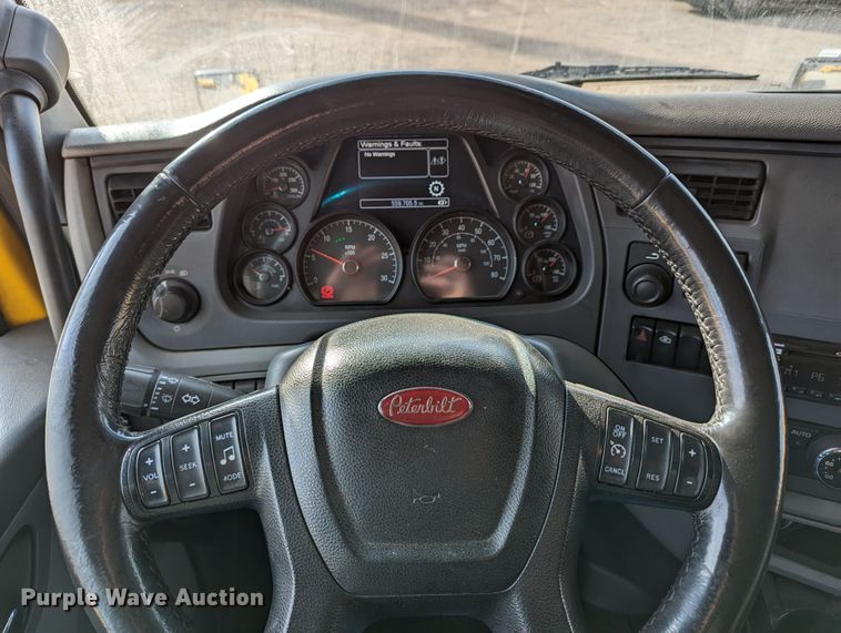 image for item LP9154 2016 Peterbilt 579 semi truck