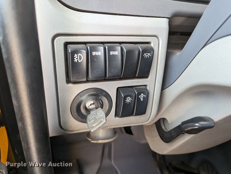 image for item LP9154 2016 Peterbilt 579 semi truck