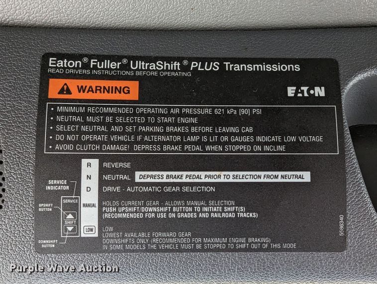 image for item LP9154 2016 Peterbilt 579 semi truck