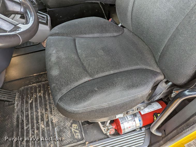 image for item LP9154 2016 Peterbilt 579 semi truck