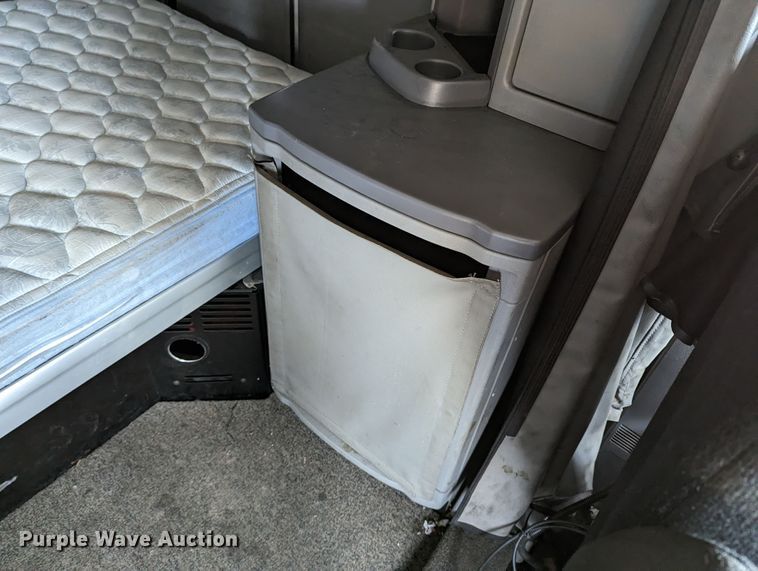 image for item LP9154 2016 Peterbilt 579 semi truck