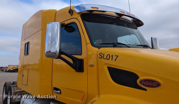 image for item LP9154 2016 Peterbilt 579 semi truck