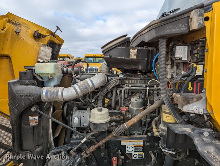 image for item LP9154 2016 Peterbilt 579 semi truck