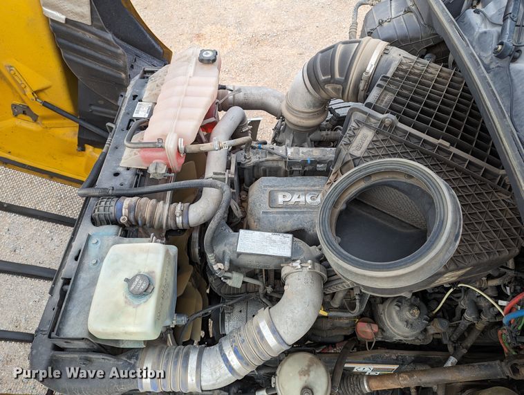 image for item LP9154 2016 Peterbilt 579 semi truck