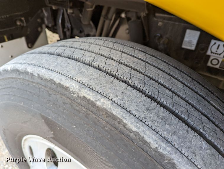 image for item LP9154 2016 Peterbilt 579 semi truck