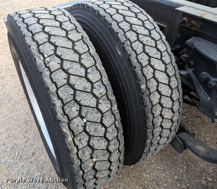 image for item LP9154 2016 Peterbilt 579 semi truck