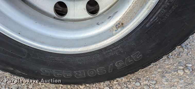 image for item LP9154 2016 Peterbilt 579 semi truck