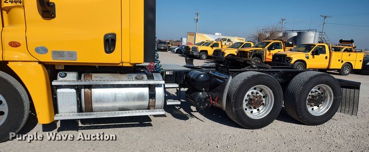 image for item LP9155 2018 Freightliner Cascadia 125 semi truck