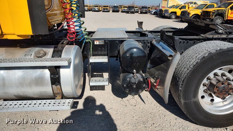 image for item LP9155 2018 Freightliner Cascadia 125 semi truck