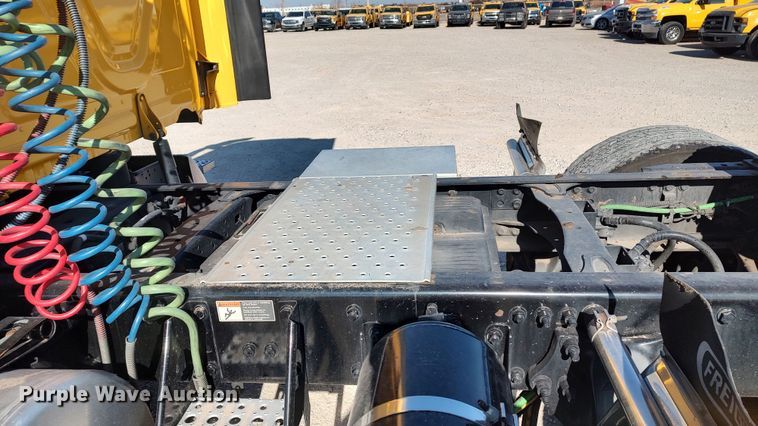 image for item LP9155 2018 Freightliner Cascadia 125 semi truck