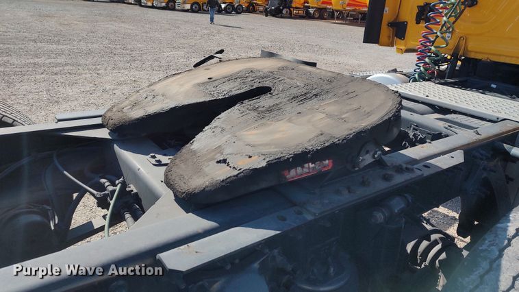 image for item LP9155 2018 Freightliner Cascadia 125 semi truck