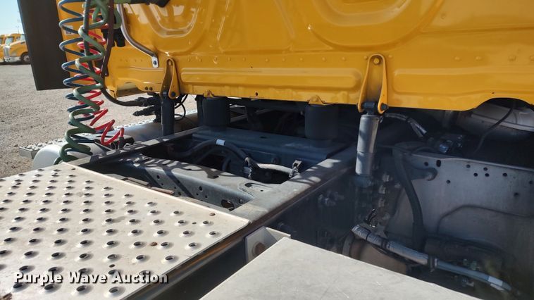 image for item LP9155 2018 Freightliner Cascadia 125 semi truck