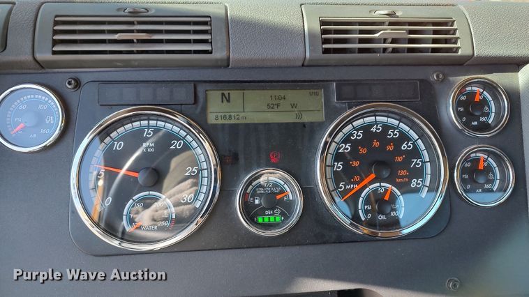 image for item LP9155 2018 Freightliner Cascadia 125 semi truck