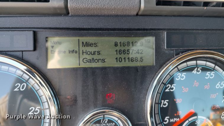 image for item LP9155 2018 Freightliner Cascadia 125 semi truck