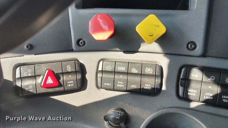 image for item LP9155 2018 Freightliner Cascadia 125 semi truck