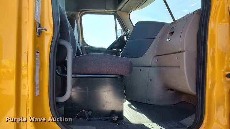 image for item LP9155 2018 Freightliner Cascadia 125 semi truck