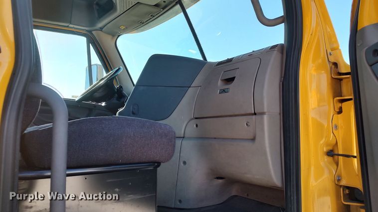 image for item LP9155 2018 Freightliner Cascadia 125 semi truck