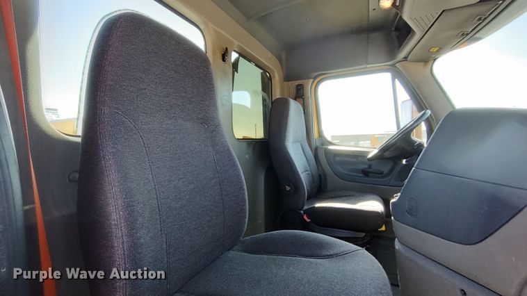 image for item LP9155 2018 Freightliner Cascadia 125 semi truck