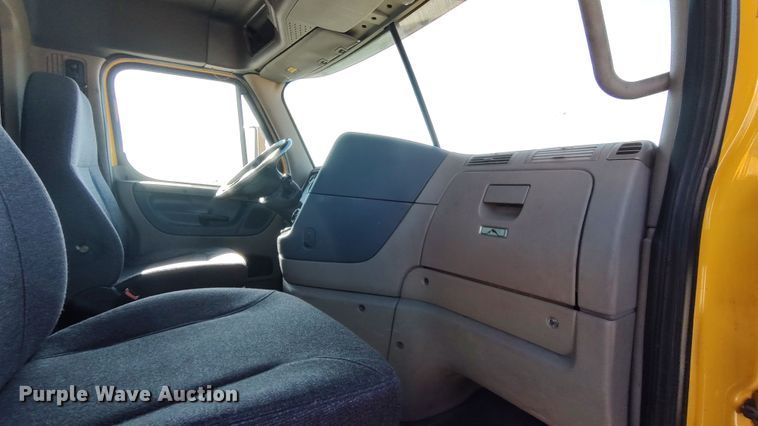 image for item LP9155 2018 Freightliner Cascadia 125 semi truck