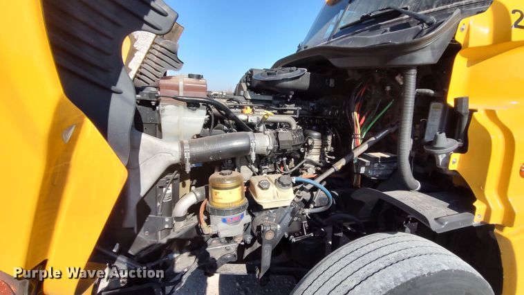 image for item LP9155 2018 Freightliner Cascadia 125 semi truck