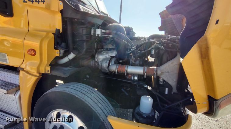 image for item LP9155 2018 Freightliner Cascadia 125 semi truck