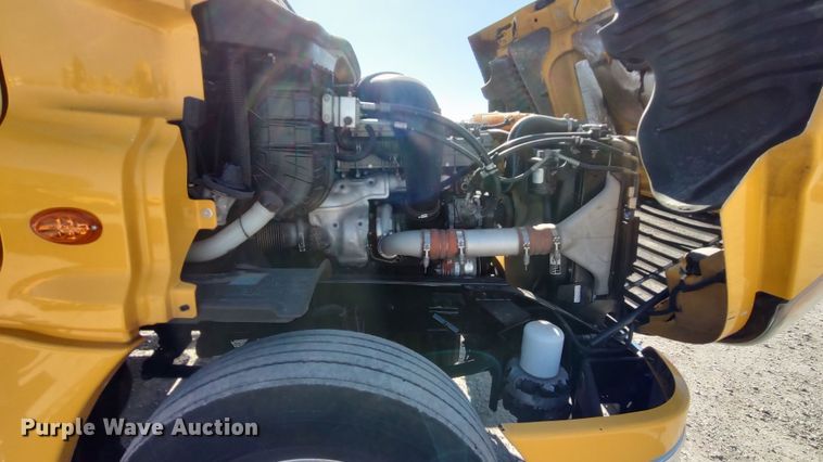 image for item LP9155 2018 Freightliner Cascadia 125 semi truck