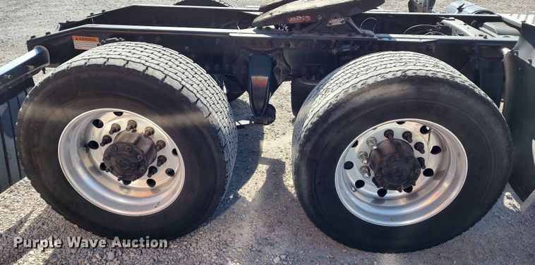 image for item LP9155 2018 Freightliner Cascadia 125 semi truck