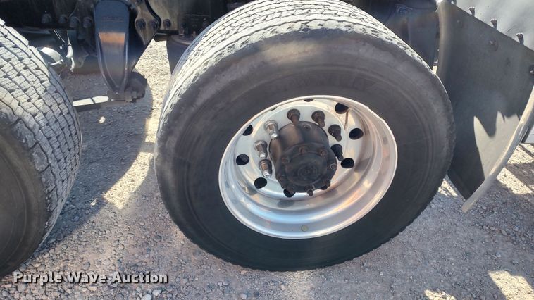 image for item LP9155 2018 Freightliner Cascadia 125 semi truck