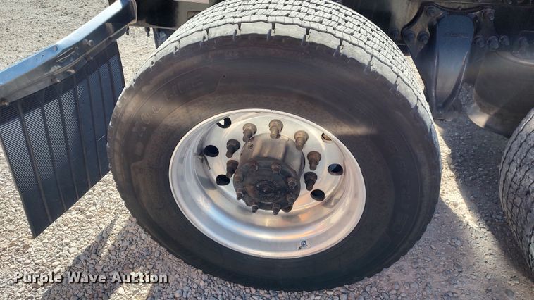 image for item LP9155 2018 Freightliner Cascadia 125 semi truck