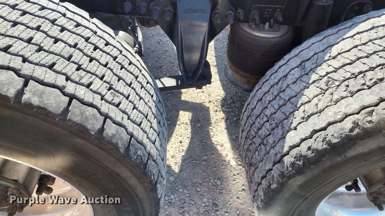 image for item LP9155 2018 Freightliner Cascadia 125 semi truck