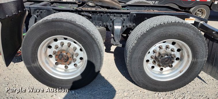 image for item LP9155 2018 Freightliner Cascadia 125 semi truck