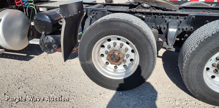 image for item LP9155 2018 Freightliner Cascadia 125 semi truck