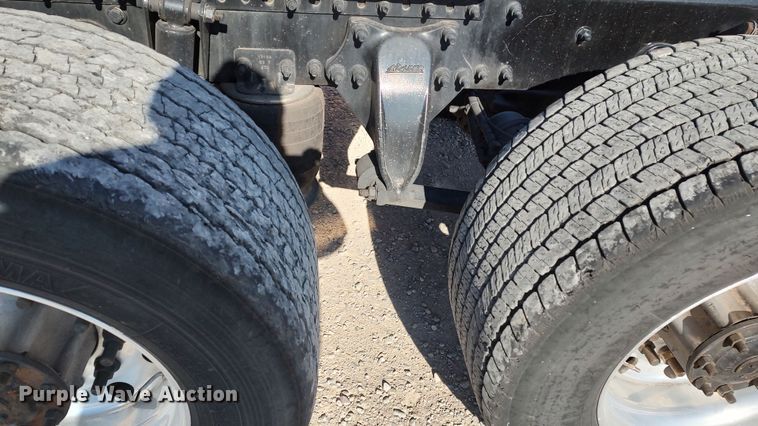 image for item LP9155 2018 Freightliner Cascadia 125 semi truck