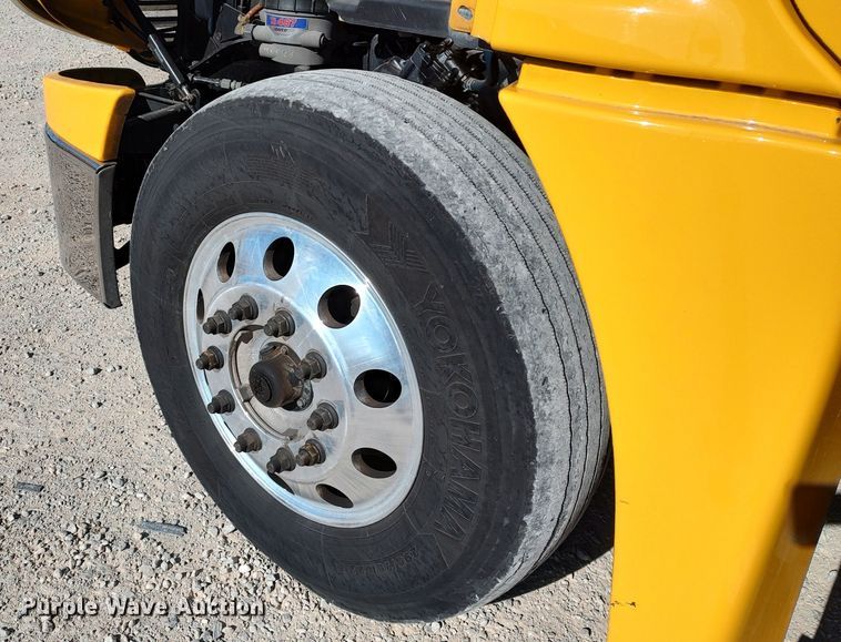 image for item LP9155 2018 Freightliner Cascadia 125 semi truck