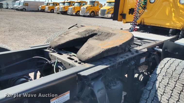 image for item LP9156 2020 Freightliner Cascadia 126 semi truck