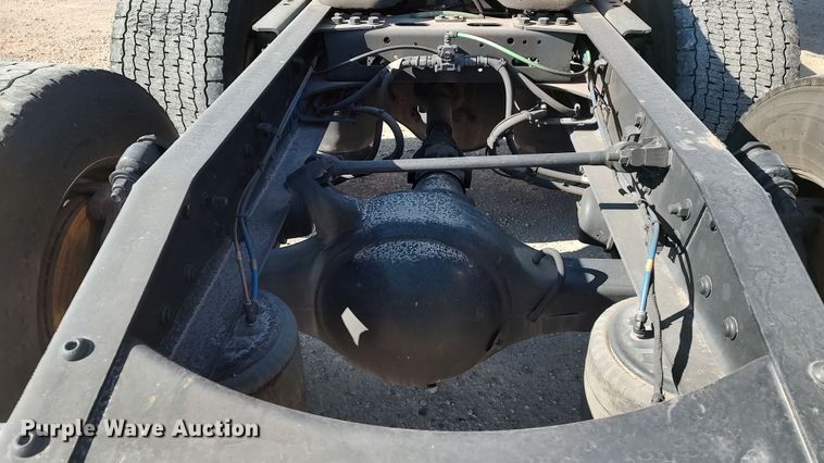 image for item LP9156 2020 Freightliner Cascadia 126 semi truck