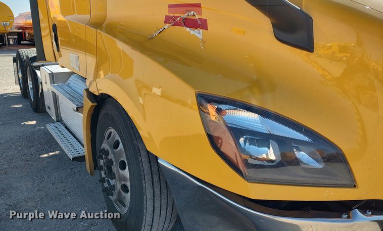 image for item LP9156 2020 Freightliner Cascadia 126 semi truck