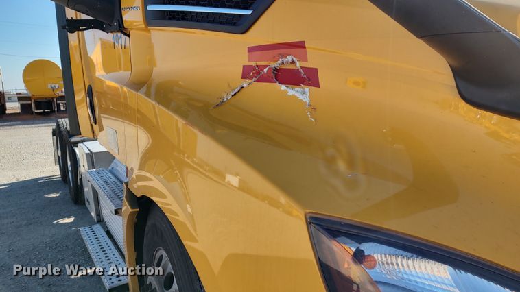 image for item LP9156 2020 Freightliner Cascadia 126 semi truck
