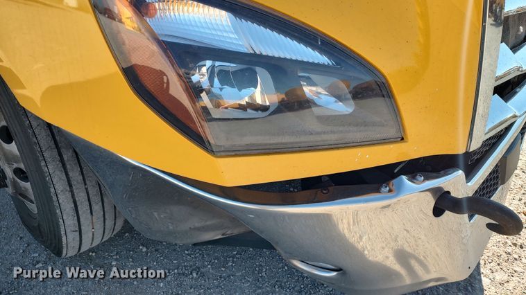 image for item LP9156 2020 Freightliner Cascadia 126 semi truck