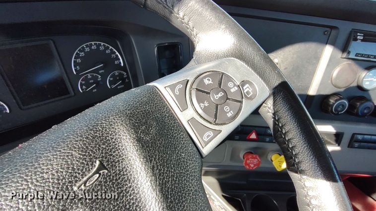 image for item LP9156 2020 Freightliner Cascadia 126 semi truck