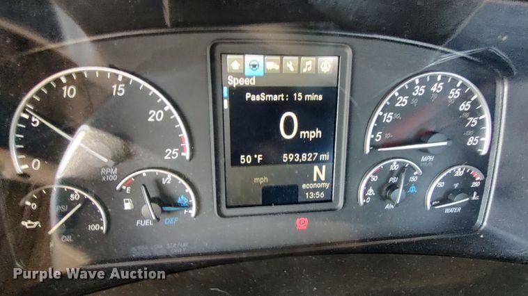 image for item LP9156 2020 Freightliner Cascadia 126 semi truck