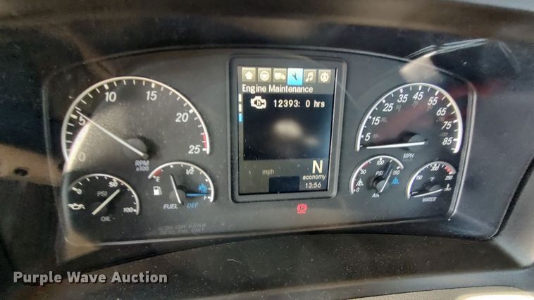 image for item LP9156 2020 Freightliner Cascadia 126 semi truck